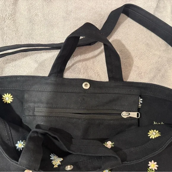 BAGGU Horizontal Duck Bag - Embroidered Ditsy Black Floral - Picture 5 of 5